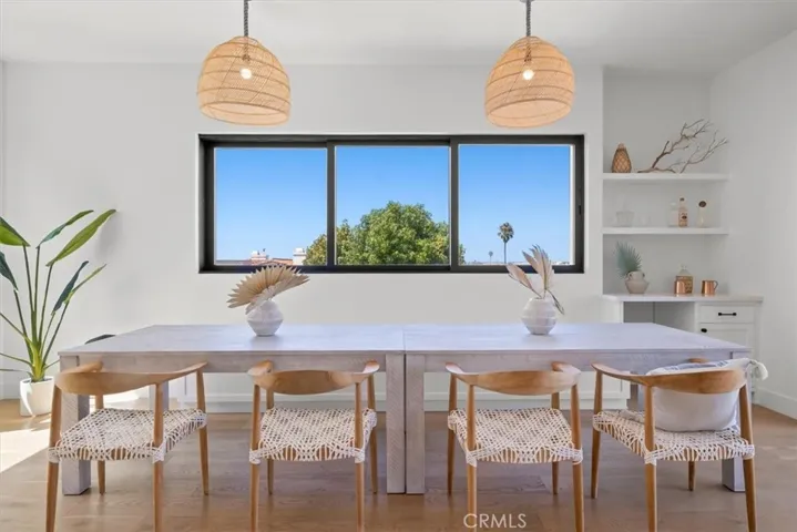 Pocket Window in Dining