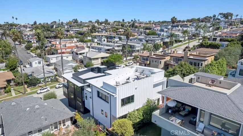 Manhattan Beach Hill Section viewable from 628 and 626