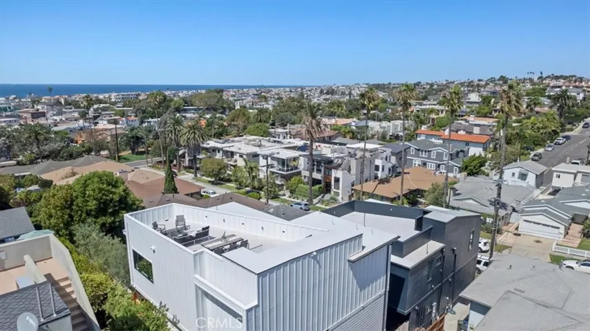 Big views of both ocean and Manhattan Beach Hill Section