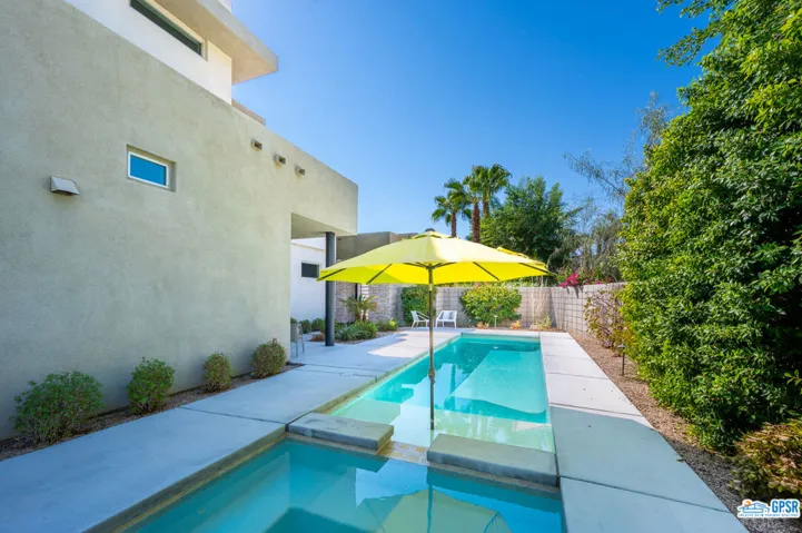 67510 Soho: side yard pool/spa