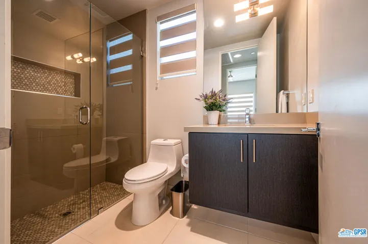 67510 Soho: first floor bath