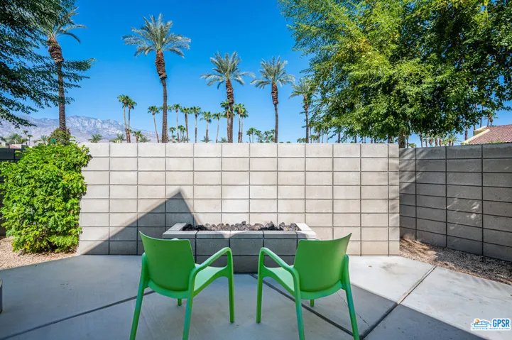 67510 Soho: fire pit
