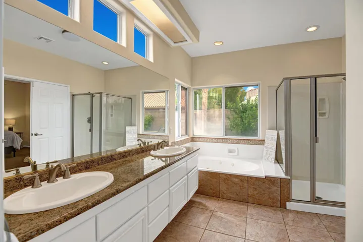 MAIN BATHROOM REVERSE.jpg mls
