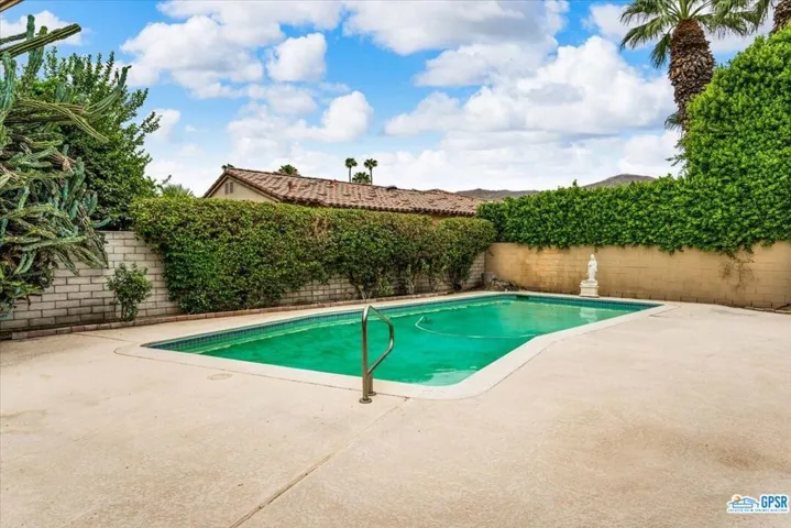 Pool 2