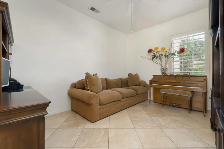 40-web-or-mls-CBParkwayEsplanade_2022_04