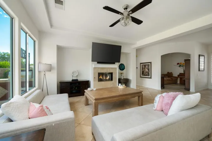 14-web-or-mls-CBParkwayEsplanade_2022_01