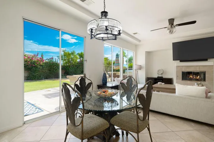 16-web-or-mls-CBParkwayEsplanade_2022_01