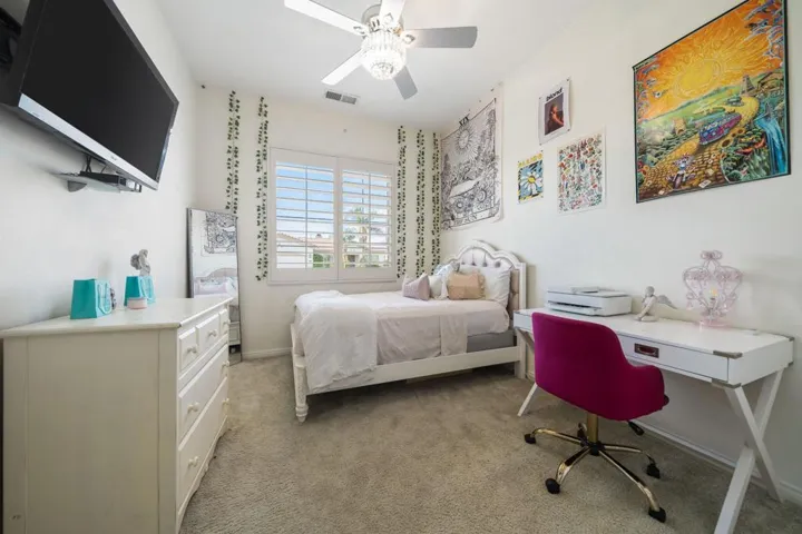37-web-or-mls-CBParkwayEsplanade_2022_03