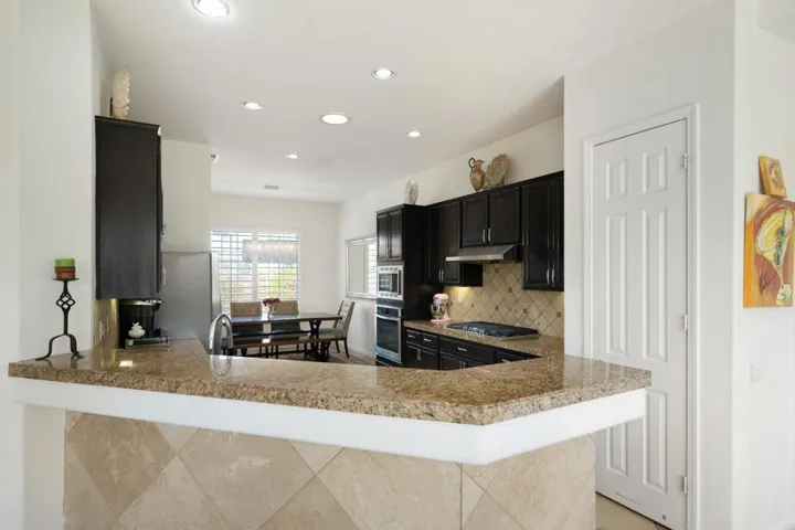 17-web-or-mls-CBParkwayEsplanade_2022_01