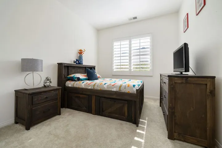 34-web-or-mls-CBParkwayEsplanade_2022_03