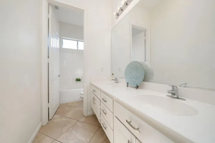 35-web-or-mls-CBParkwayEsplanade_2022_03