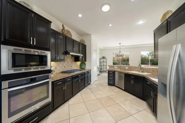 19-web-or-mls-CBParkwayEsplanade_2022_01