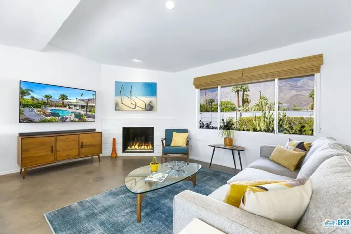242 Cerritos Drive, Palm Springs, California 92262