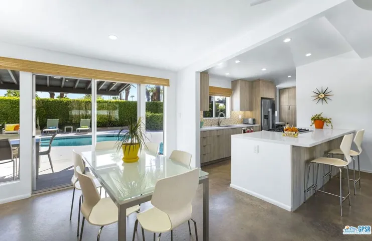 242 Cerritos Drive, Palm Springs, California 92262