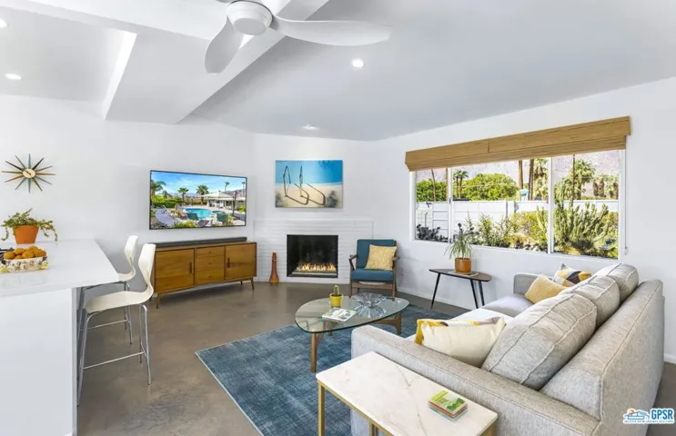 242 Cerritos Drive, Palm Springs, California 92262