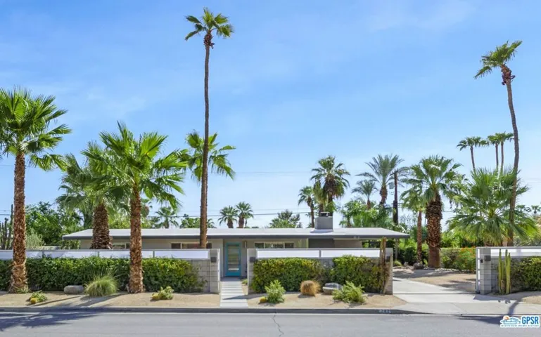 242 Cerritos Drive, Palm Springs, California 92262