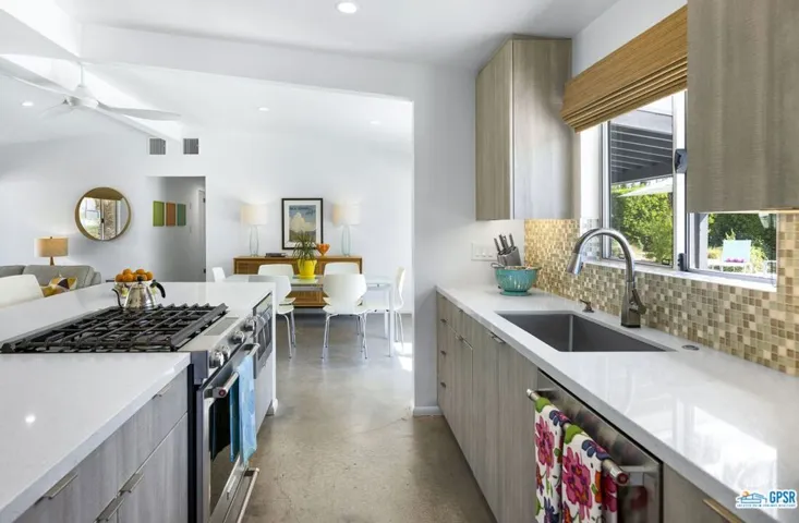 242 Cerritos Drive, Palm Springs, California 92262