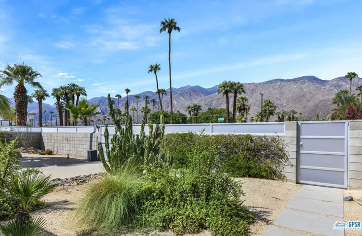 242 Cerritos Drive, Palm Springs, California 92262