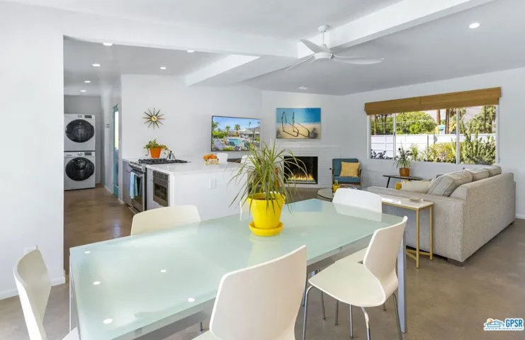 242 Cerritos Drive, Palm Springs, California 92262