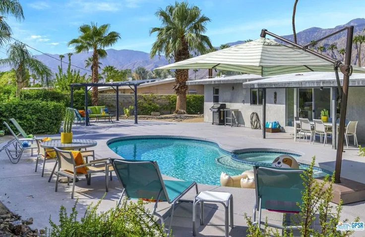 242 Cerritos Drive, Palm Springs, California 92262