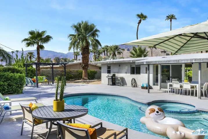 242 Cerritos Drive, Palm Springs, California 92262