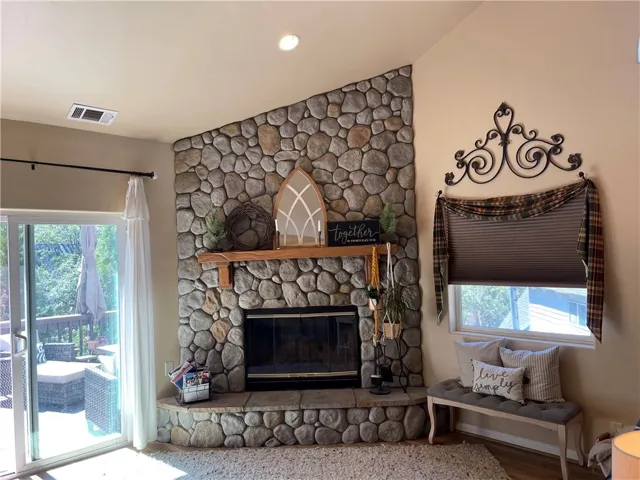1060 Sandalwood Drive, Lake Arrowhead, California 92352