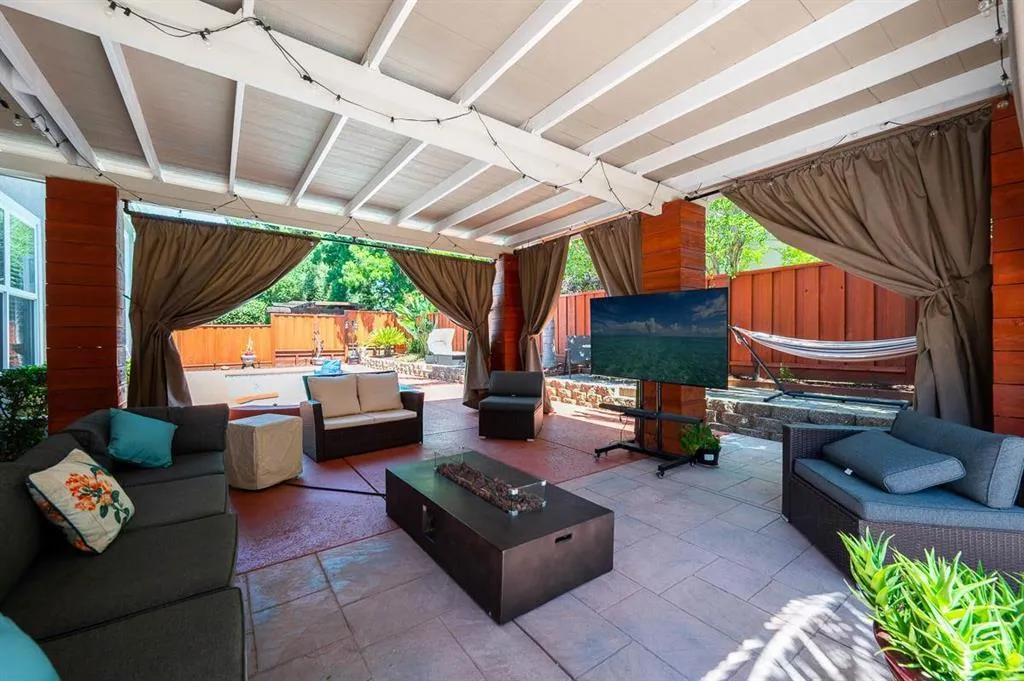 19122 Legend Court, California home-pic-21
