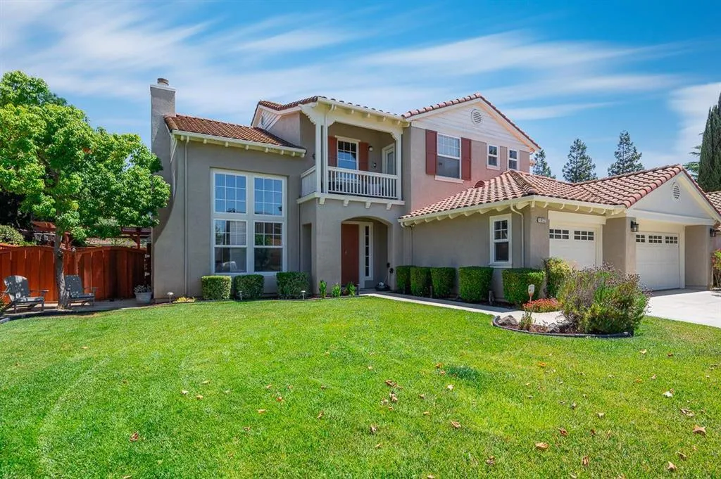 19122 Legend Court, California home-pic-0