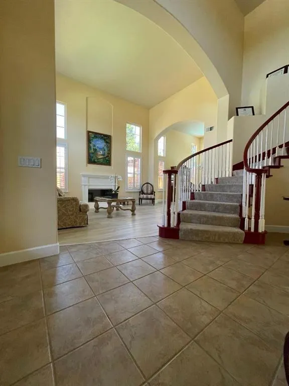 19122 Legend Court, California home-pic-2