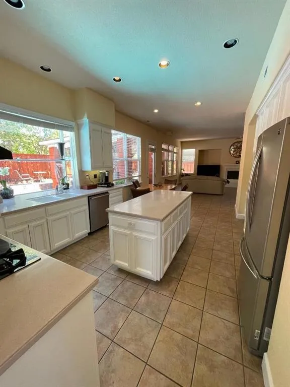 19122 Legend Court, California home-pic-6