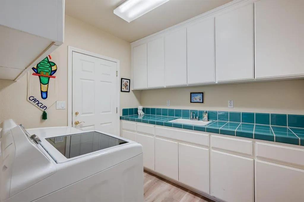 19122 Legend Court, California home-pic-18