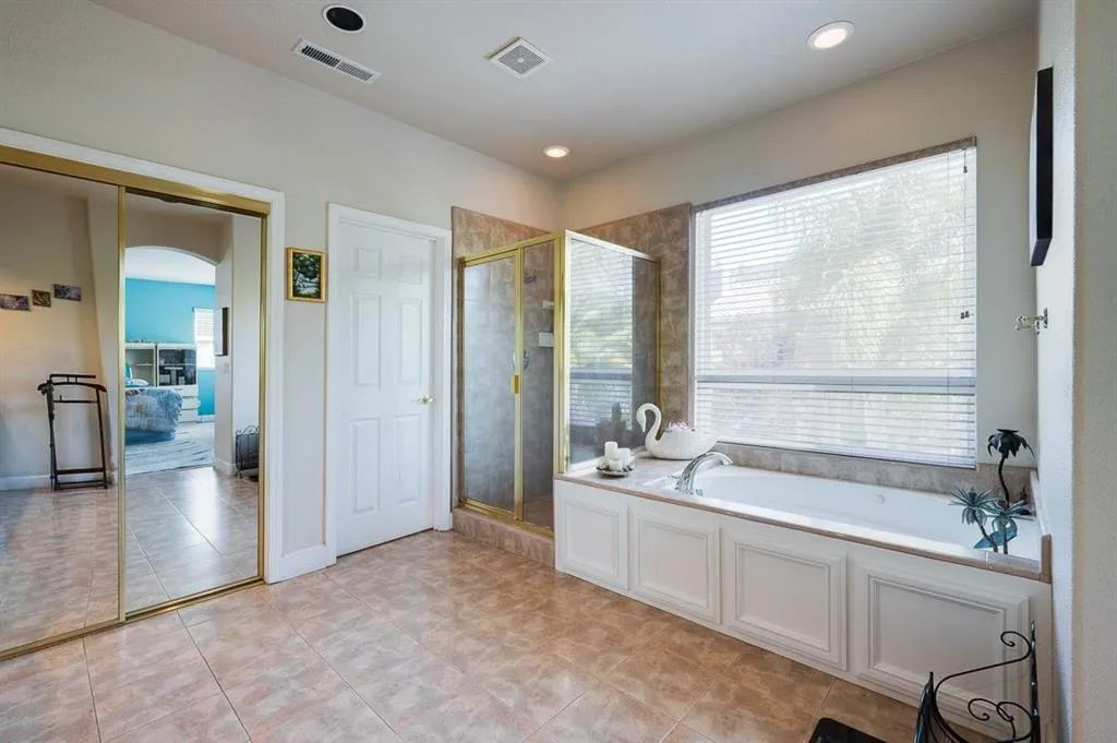19122 Legend Court, California home-pic-10