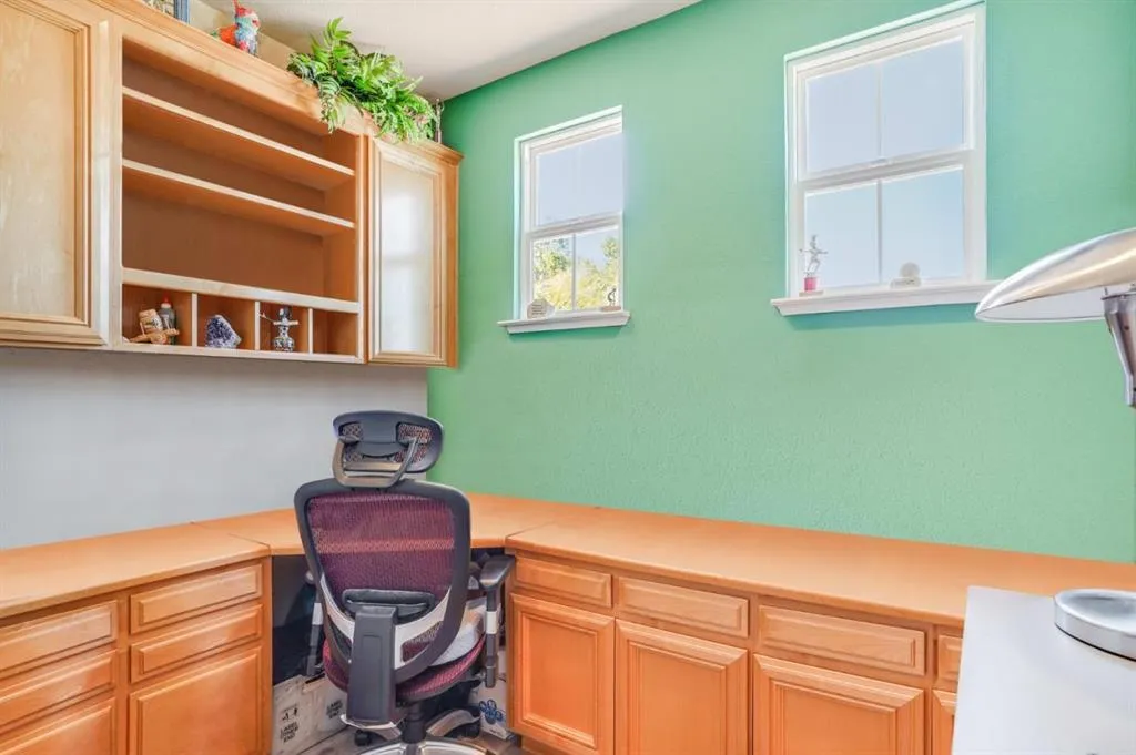 19122 Legend Court, California home-pic-17