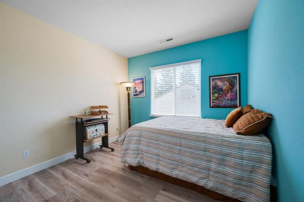 19122 Legend Court, California home-pic-16