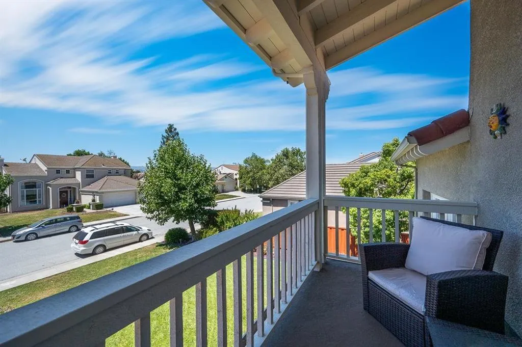 19122 Legend Court, California home-pic-23