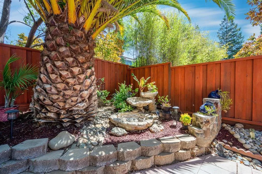 19122 Legend Court, California home-pic-24