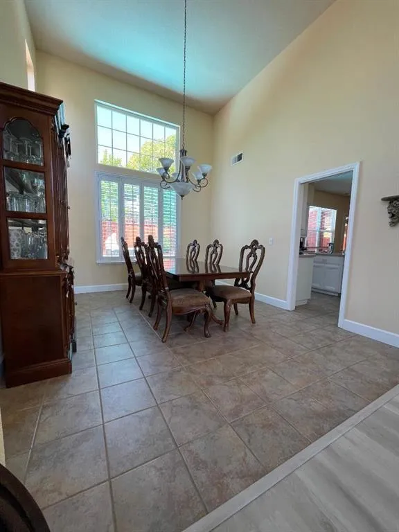 19122 Legend Court, California home-pic-5