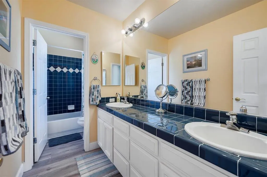 19122 Legend Court, California home-pic-13