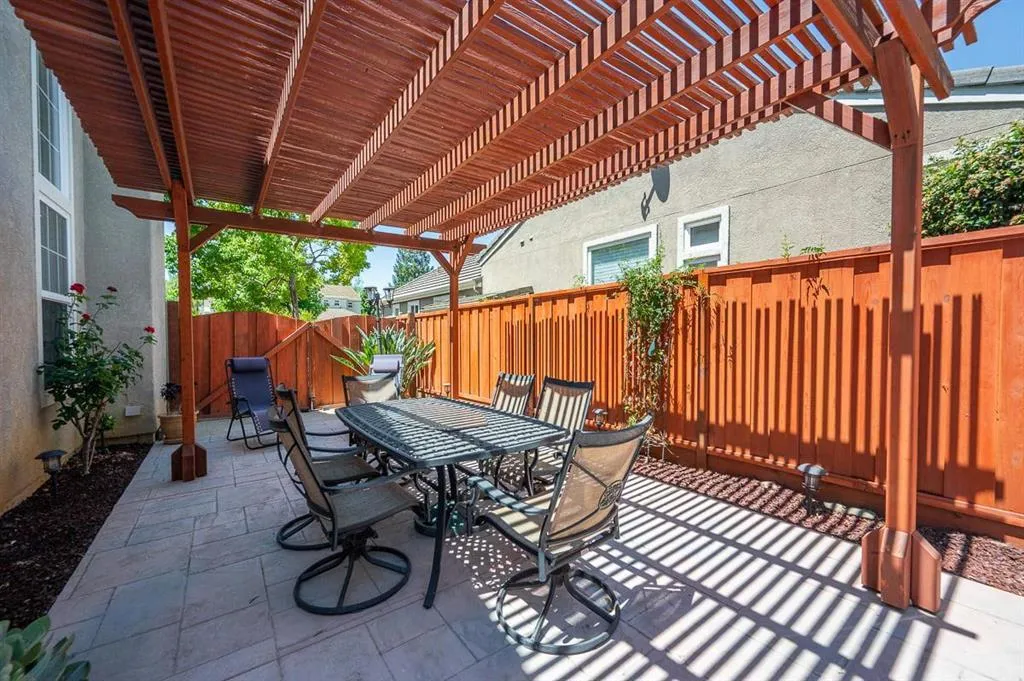 19122 Legend Court, California home-pic-22