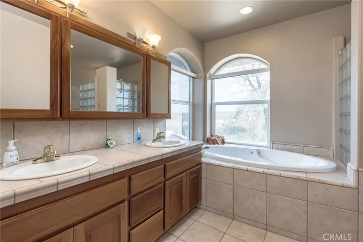 4575 Sunset Oaks Drive, Paradise, California 95969