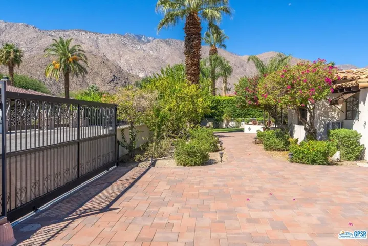354 E Valmonte Sur, Palm Springs, California 92262