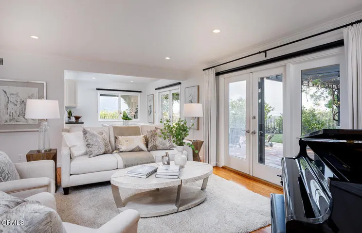 10-1109 Linda Glen_040v1_mls