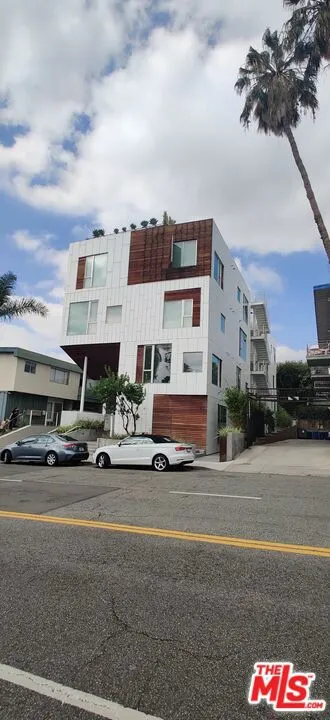 935 N San Vicente Boulevard Unit 1, California, 2 Bedrooms Bedrooms, ,3 BathroomsBathrooms,Residential Lease,For Rent,San Vicente,22201082