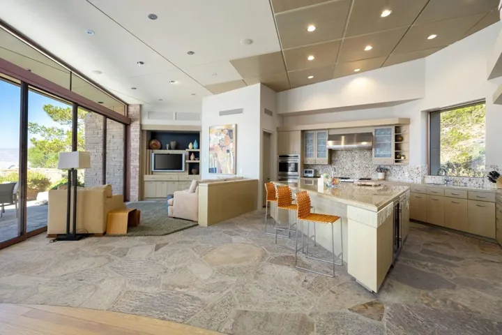 30-web-or-mls-CC_Skyridge_0922_030