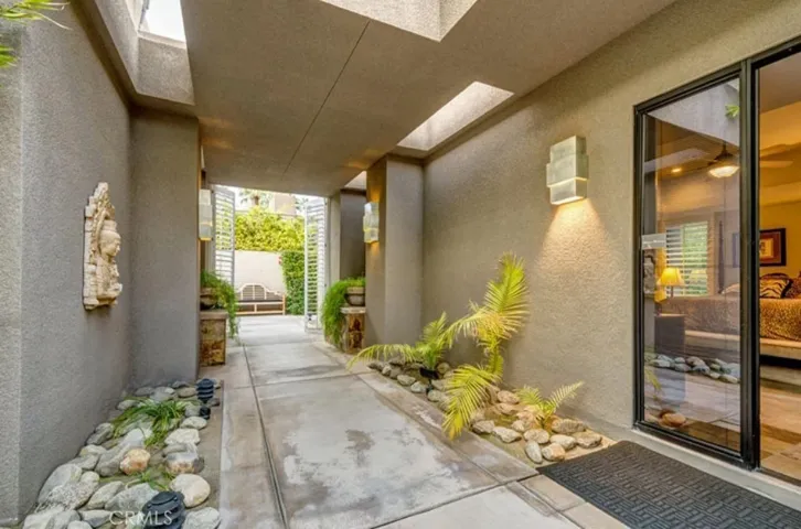 901 N Prescott Drive, Palm Springs, California 92262
