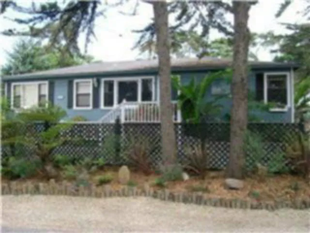 225 Grove Acre Avenue, Pacific Grove, California 93950