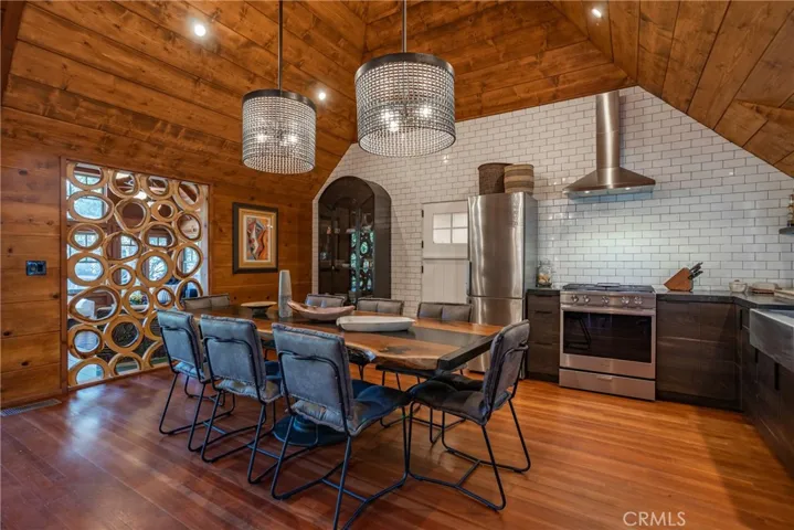 840 Coyote Walk, Lake Arrowhead, California 92352