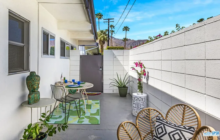 1739 E Tachevah Drive, Palm Springs, California 92262