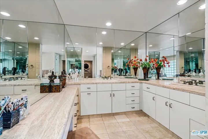 ...and dual vanities
