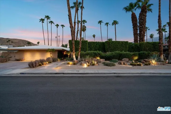 1099 E Sierra Way, Palm Springs, California 92264